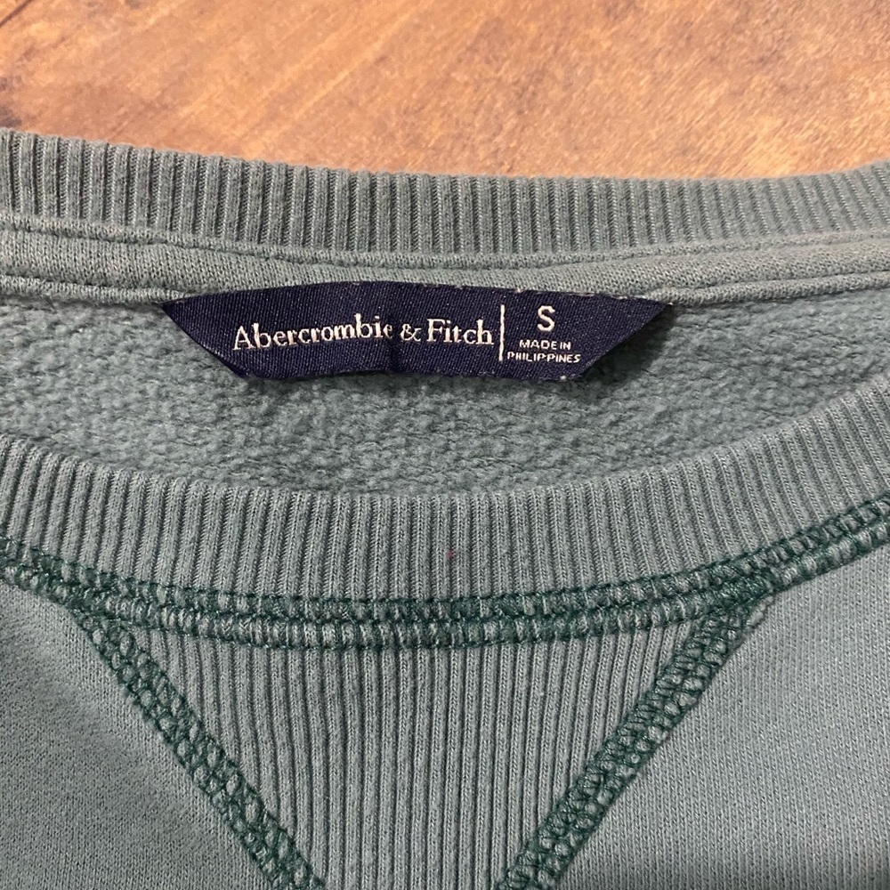 ABERCROMBIE & FITCH Green Cropped Sweatshirt, Sz S - Picture 2 of 2